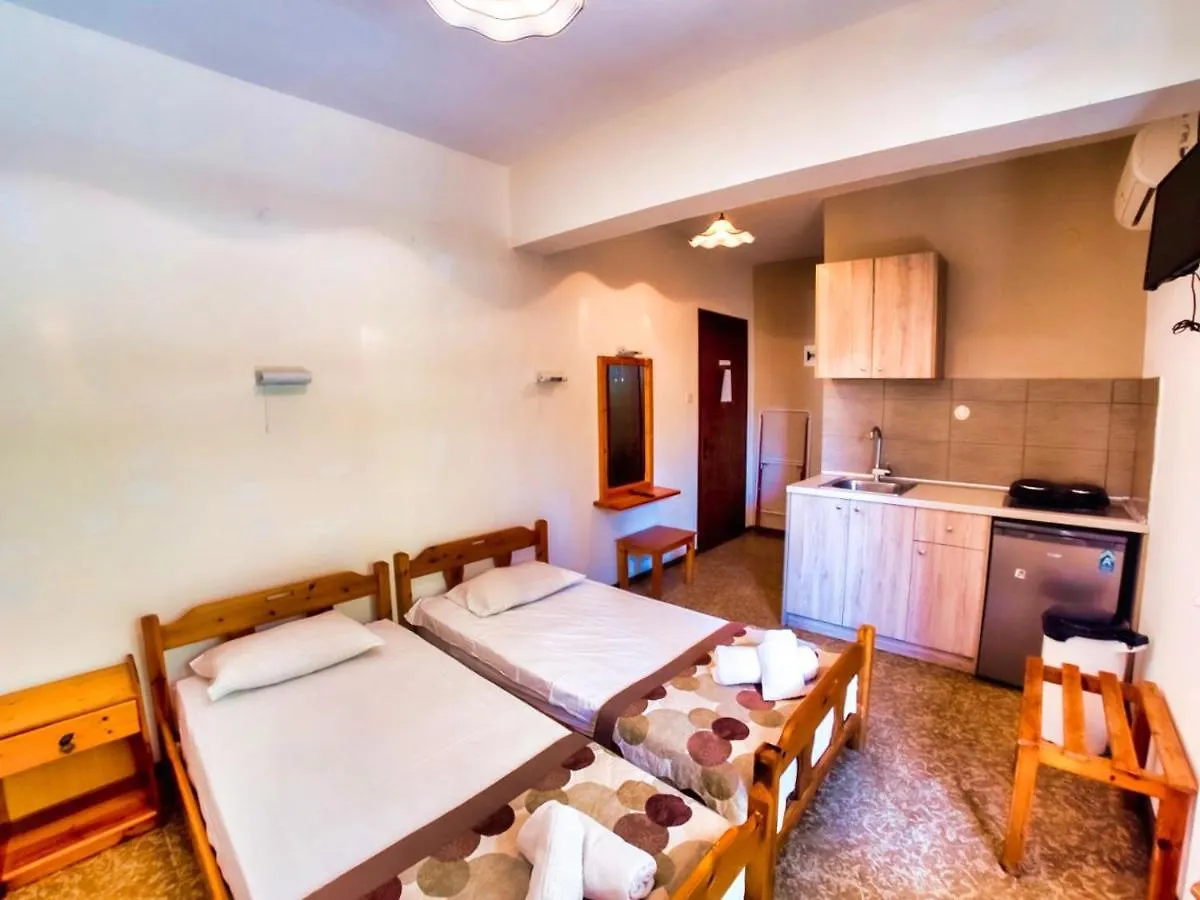 Hotel Pirgioti 0*, Flogita Grécia
